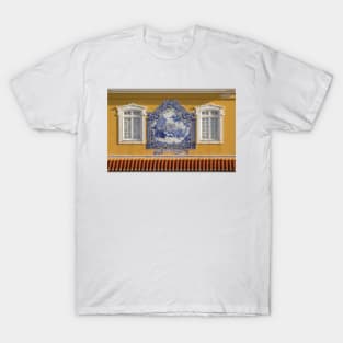 estoril tiles. a primeira missa do Brasil T-Shirt